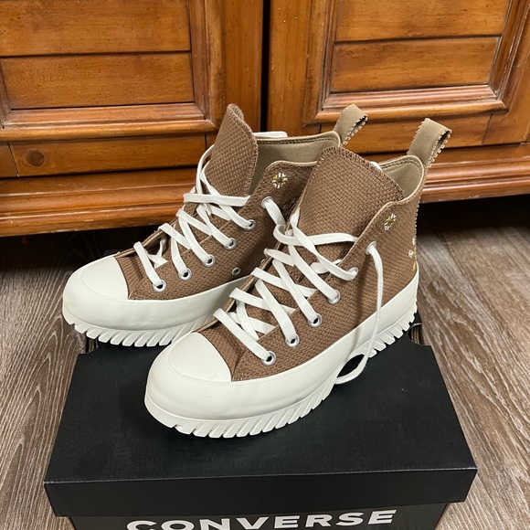 Convers - Picture 1 of 4